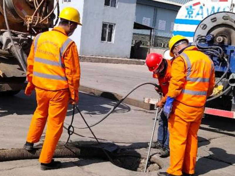 常熟管道疏通通厕所马桶下水道高压清洗管道抽油池